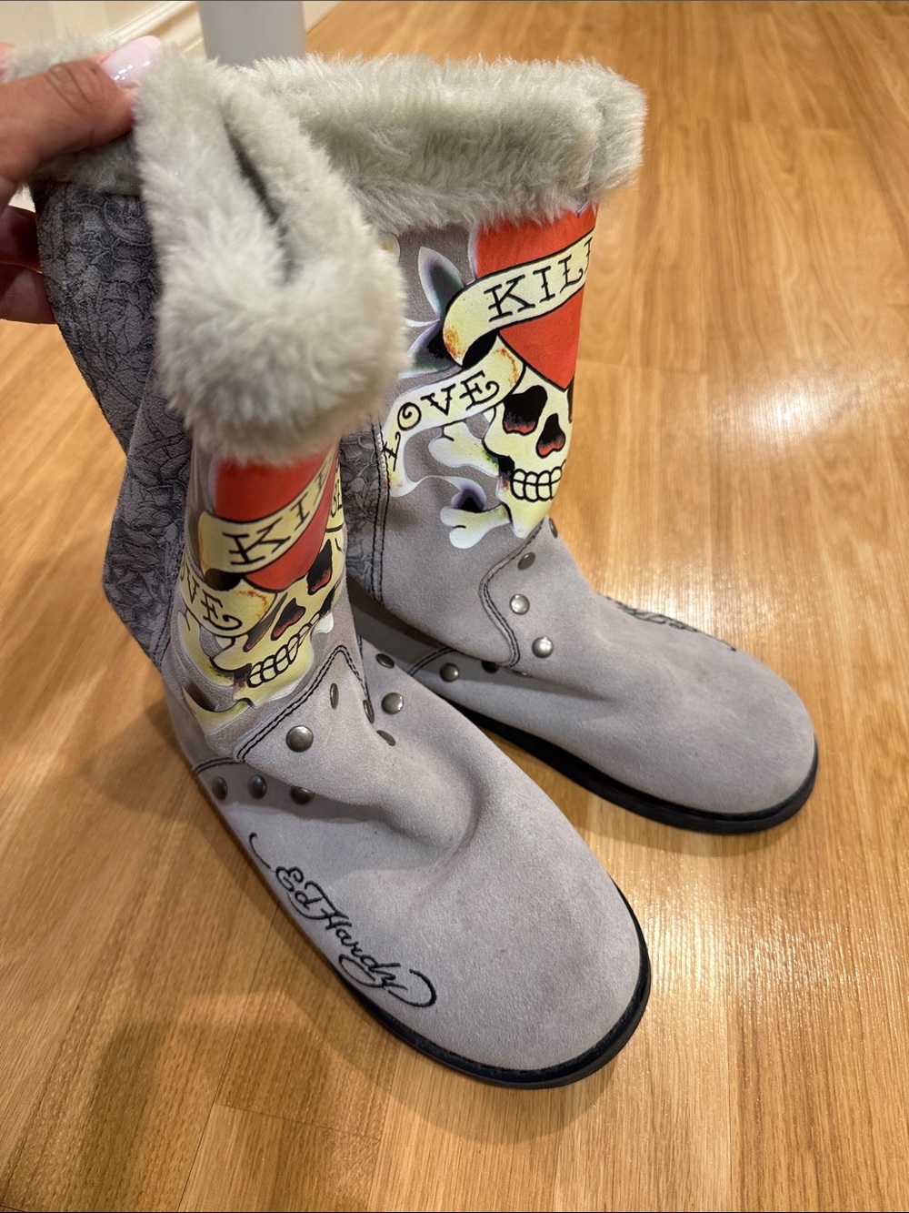 Ed Hardy Gray Faux-Fur Lined Skull Print Boots sz 9 W
